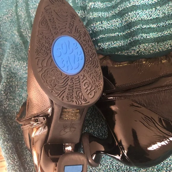 John Fluevog Savasana boots - Picture 3 of 5